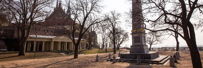 4 / Обелиск в Денисовых садах